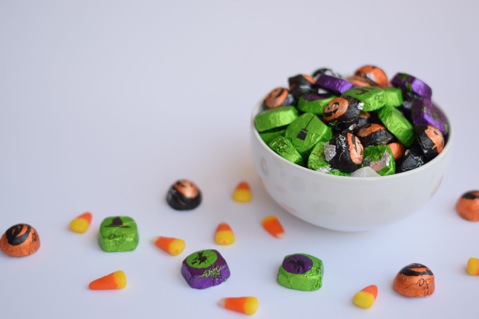 5 Savvy Things You Need to Know Before Buying Halloween Candy, Halloween Candy, Save Money on Halloween candy, save money on halloween, 5 ways to save money on halloween candy, how to spend less on halloween candy, tips to save money on halloween candy, Halloween tips, Halloween treats, Halloween food, Halloween ideas, Halloween, Halloween Snacks, Halloween on a Budget, Halloween kids, Halloween candy ideas, trick or treaters, Halloween candy on a budget, shopping for halloween candy